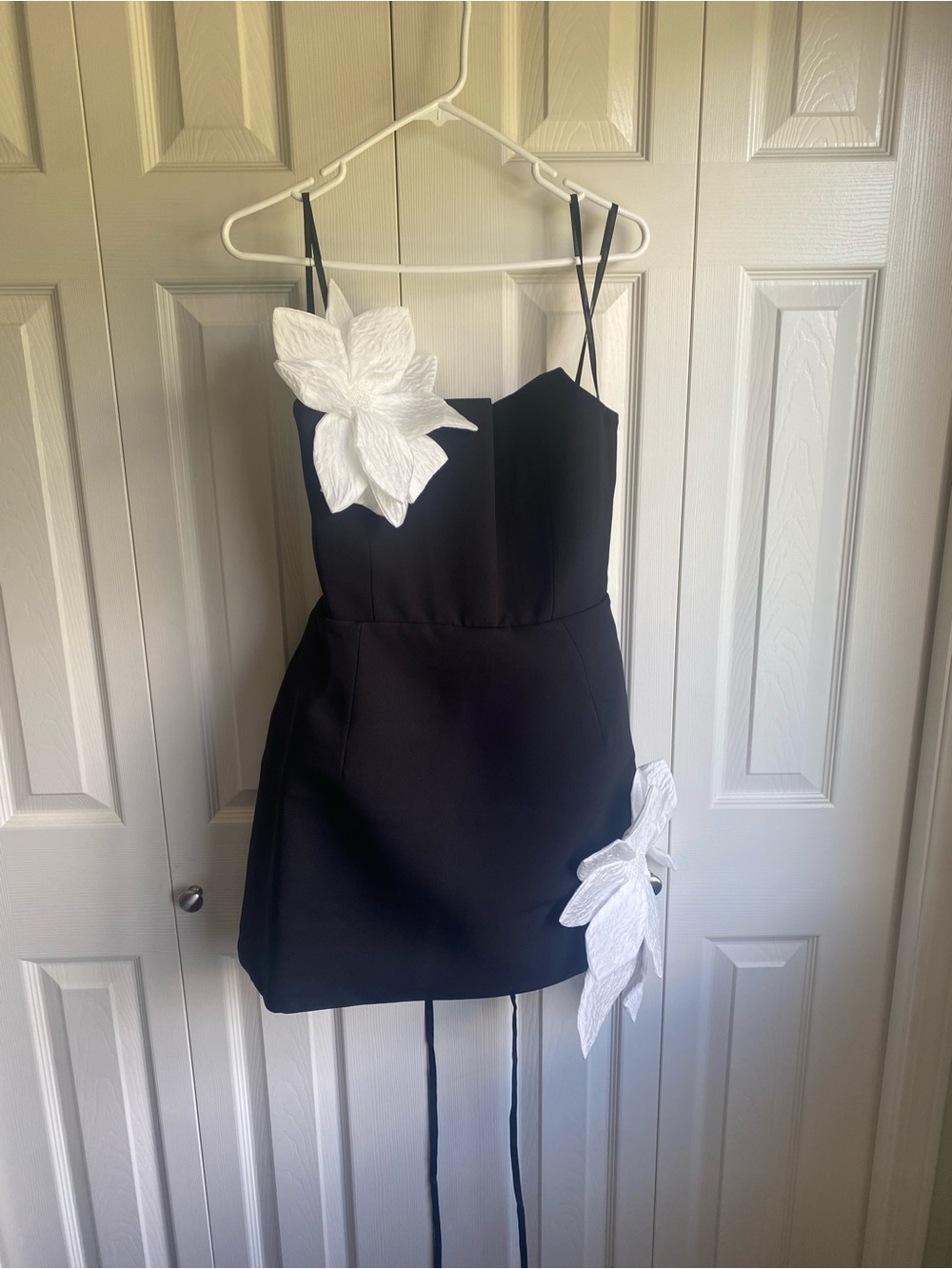NEW Bronx and Banco Jasmine Maraya Mini Dress in Black & White with White Floral - Picture 8 of 16